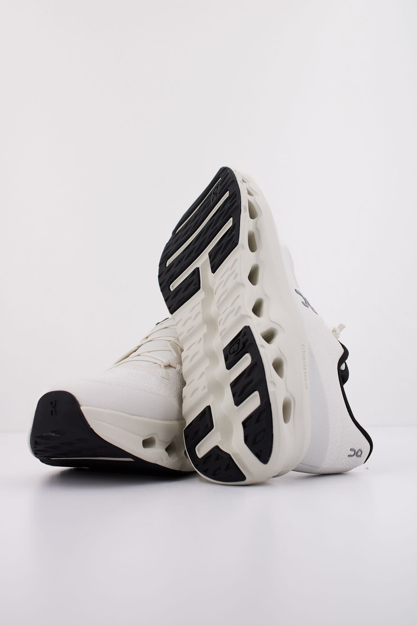 On Running Cloudtilt Women's Sneakers - White