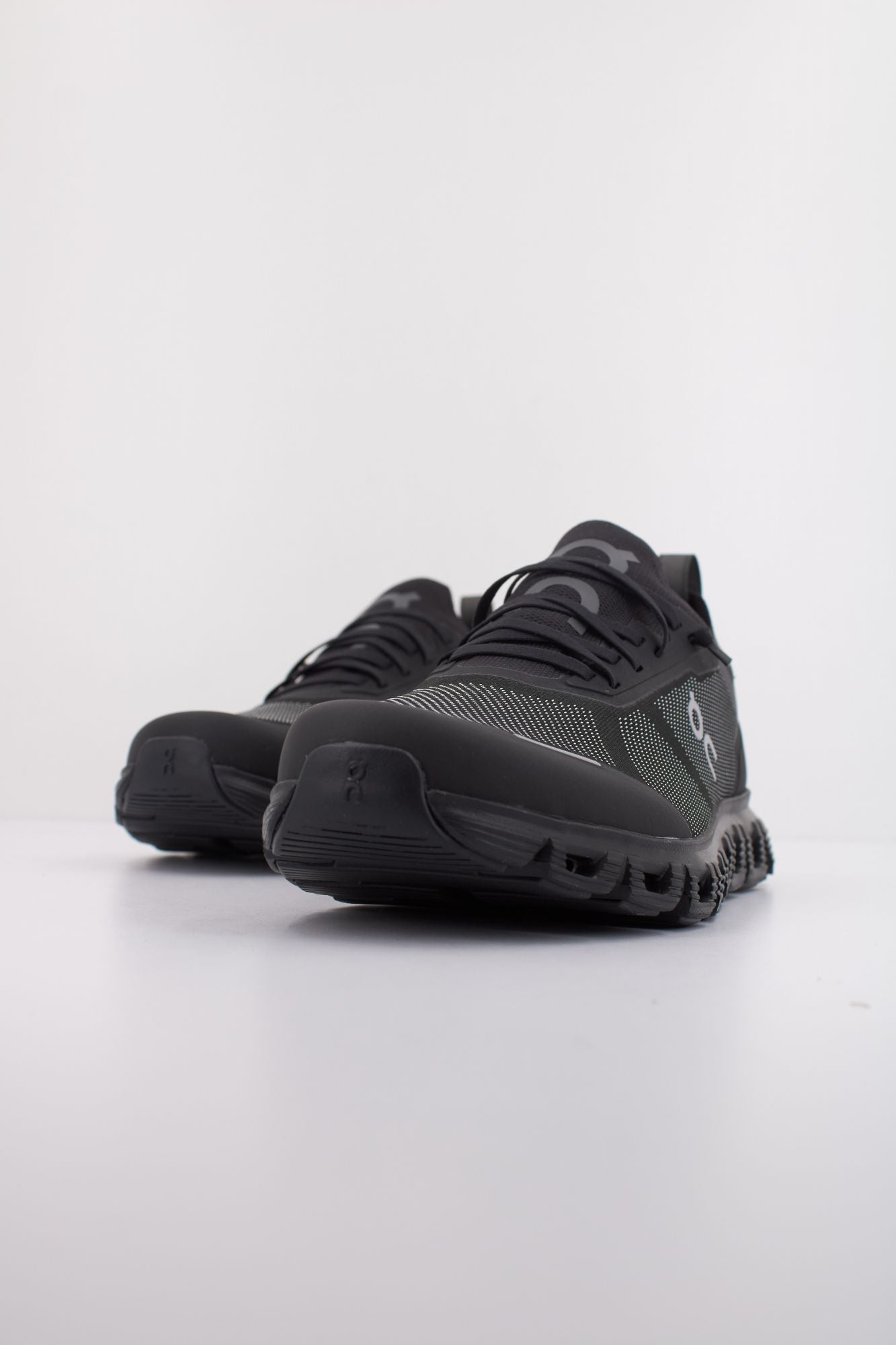 On Running Cloud 6 Versa Men's Sneakers - Black