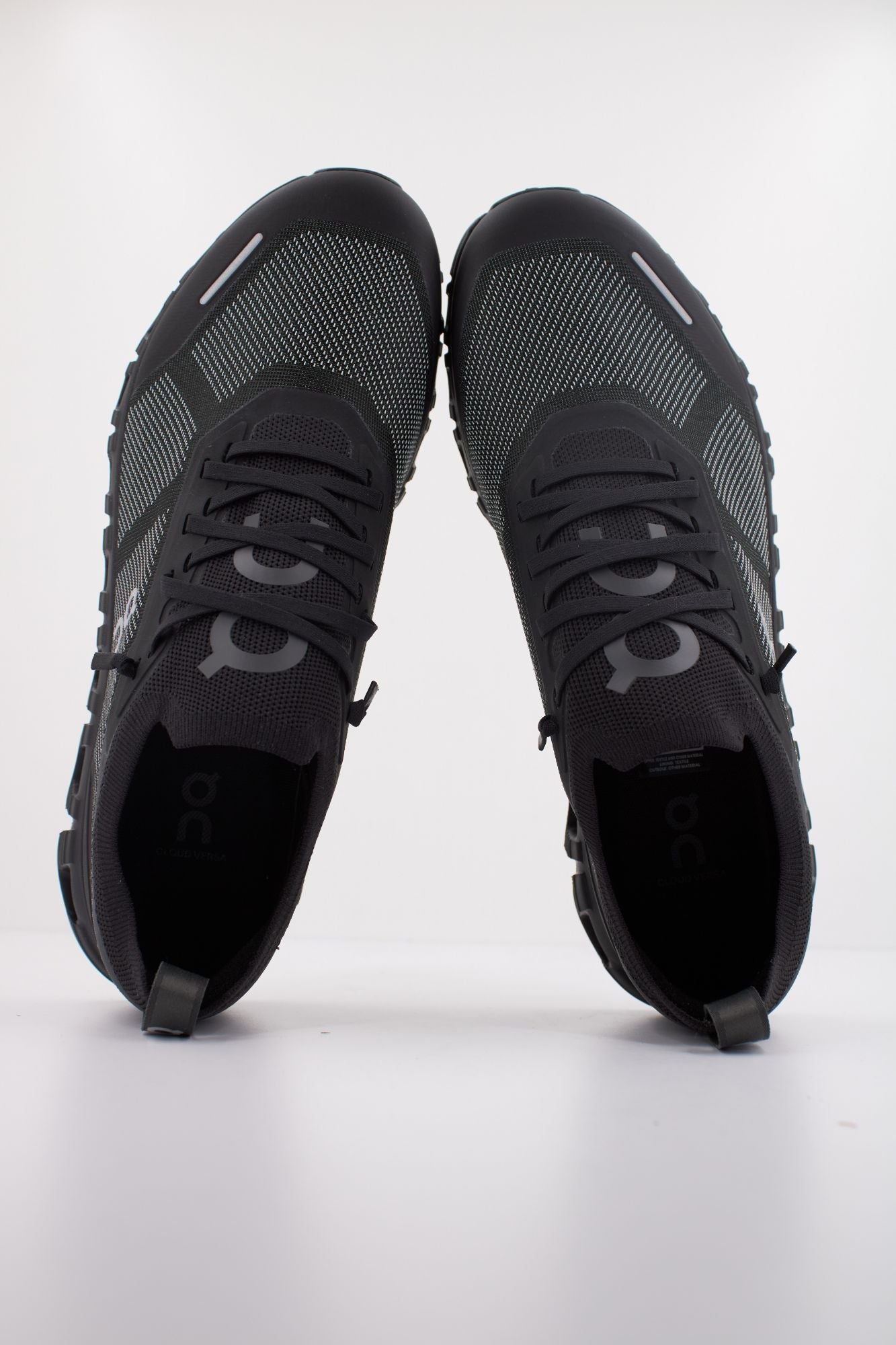 On Running Cloud 6 Versa Men's Sneakers - Black