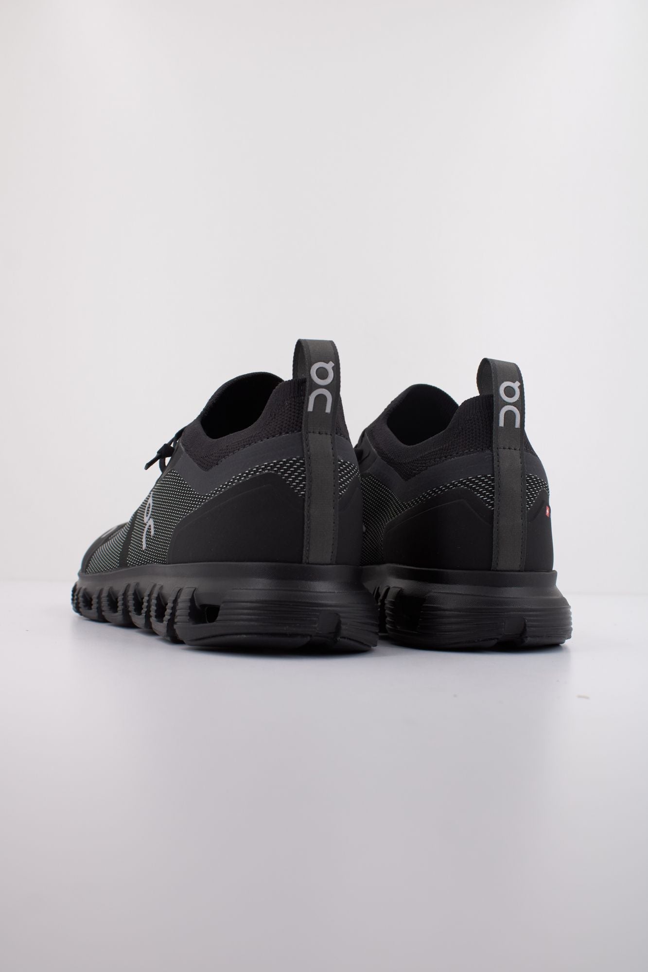 On Running Cloud 6 Versa Men's Sneakers - Black