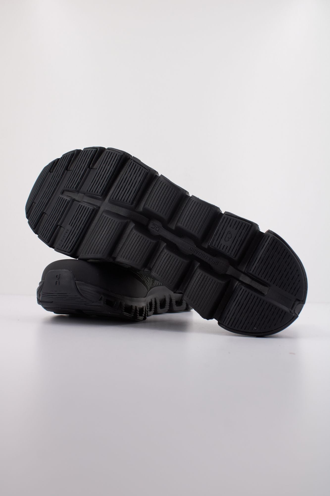 On Running Cloud 6 Versa Men's Sneakers - Black