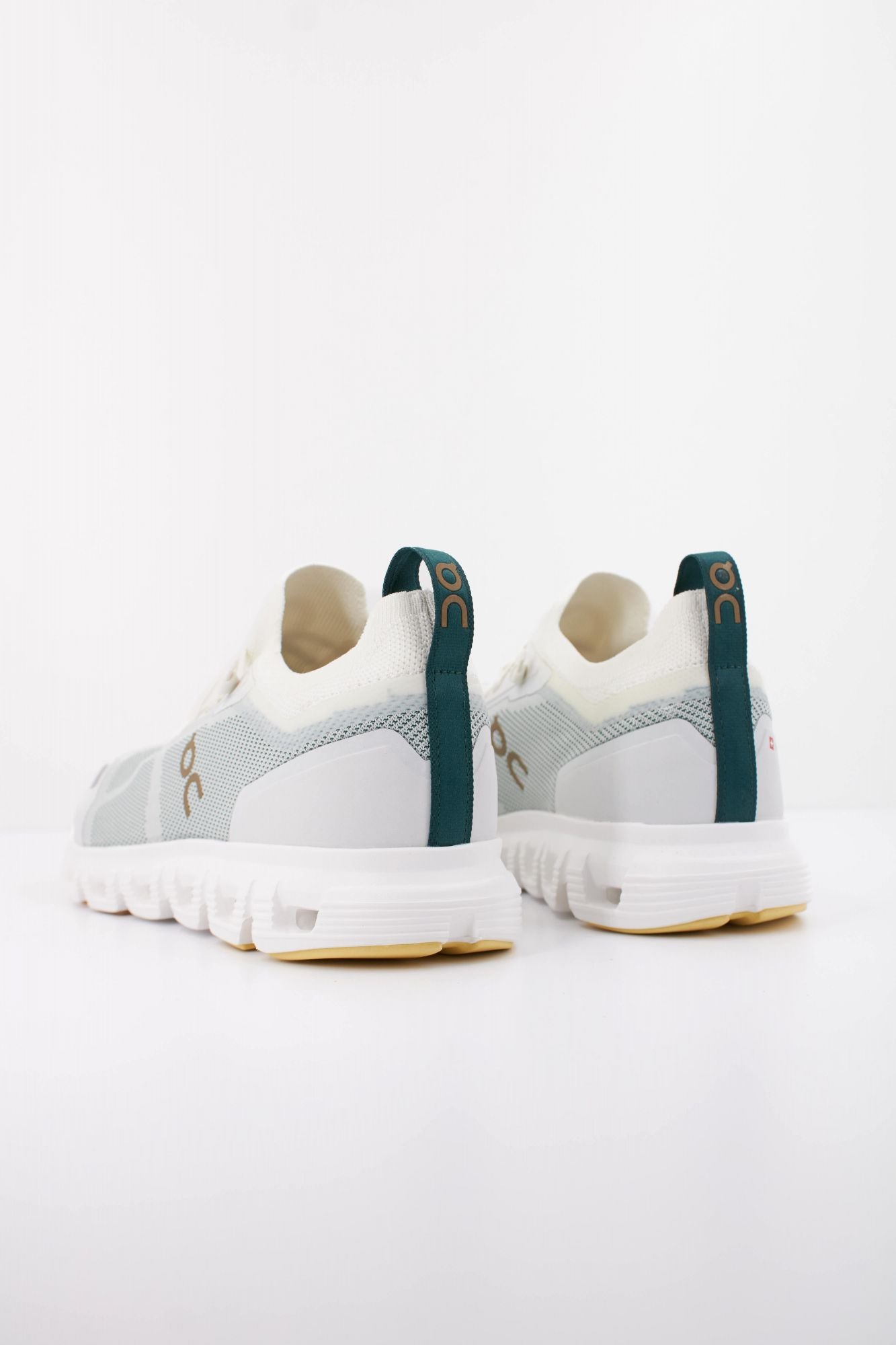On Running Cloud 6 Versa Men's Sneakers - Green